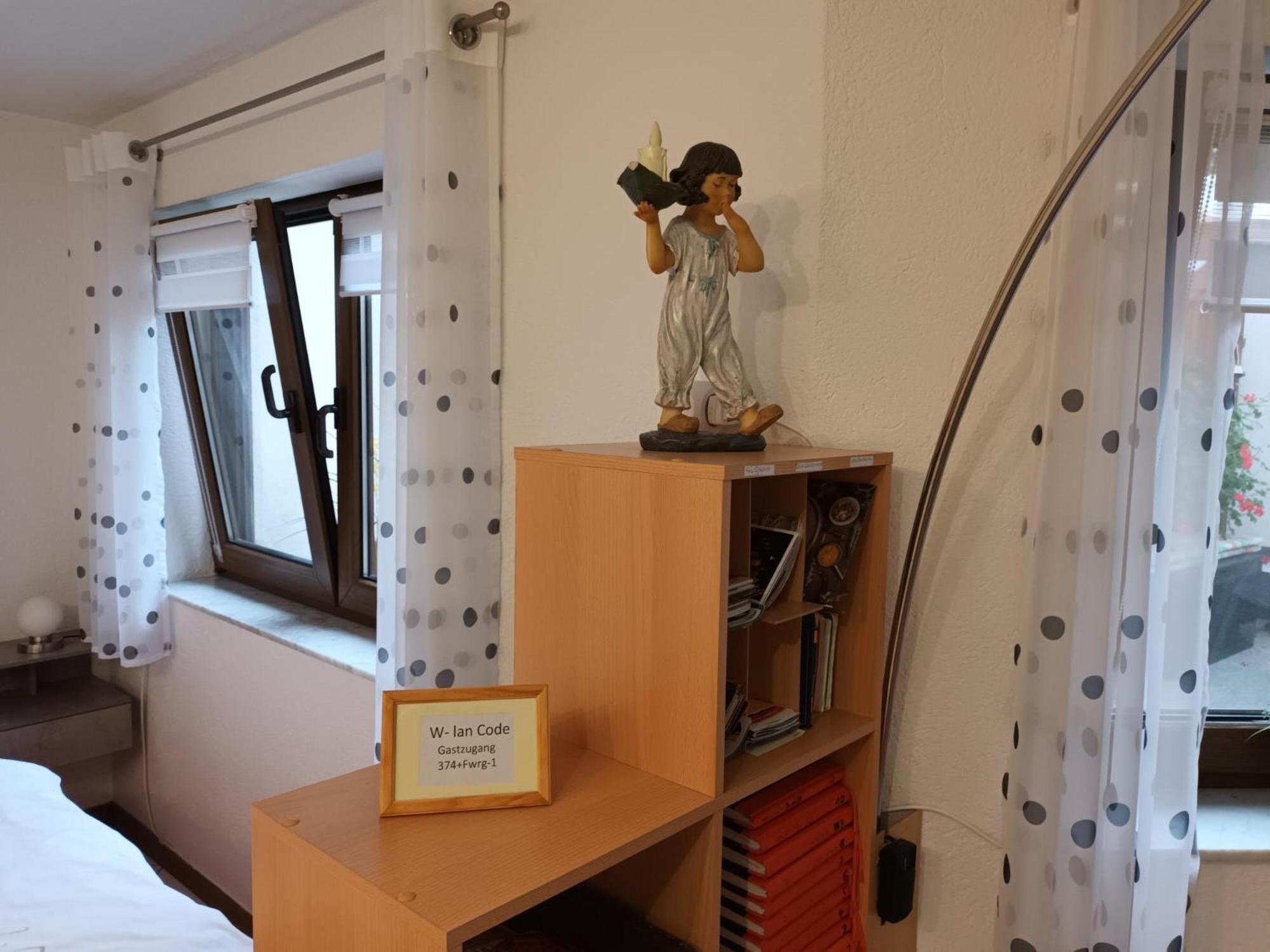 Ferienwohnung Kiruga คิพเพนไฮม์ ภายนอก รูปภาพ